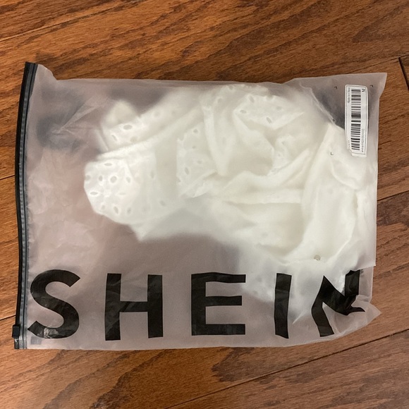 SHEIN White eyelets Ruffle Cropped top - Size medium, NWNT with bag - Picture 8 of 8